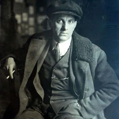 МАЯКОВСКИЙ: «Я сам расскажу о времени и о себе...»