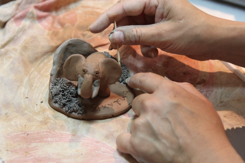 Мастер-класс для взрослых и детей по декоративной керамике. Лепим слоника