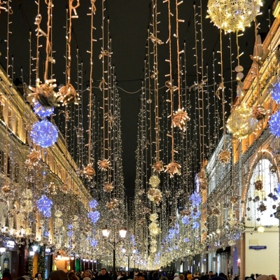 ONLINE. Прогулка по Москве рождественской и новогодней. Святая дорога - древняя Никольская улица.