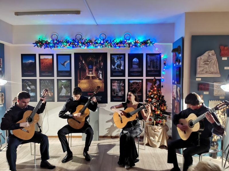 Музыкальная гостиная: «Зимние грезы» Новосибирского Гитарного квартета