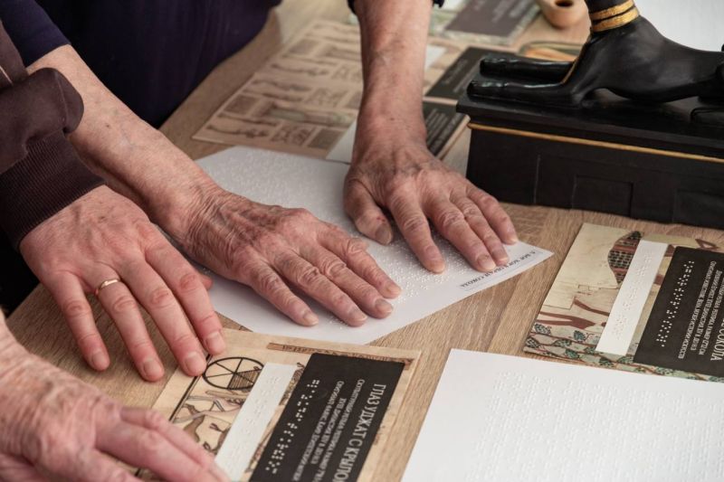 Открытие выставки в библиотеке для слепых Открытие выставки в библиотеке для слепых