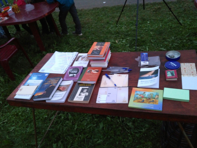Чтение книг, зонтик и роспись: как прошел День города в Зеленограде